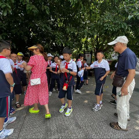 恩施市实验小学401中队“幸福舞阳 贴心小棉袄”志愿者活动圆满举行