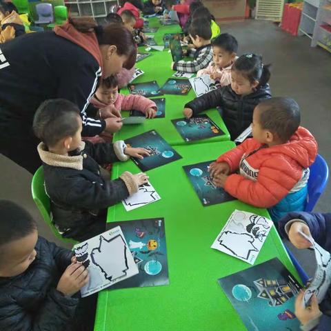 小班立体环创美劳