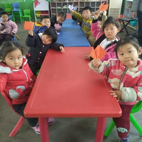 新湖镇中心幼儿园传统美德教育，“庆三八妇女节”感恩活动