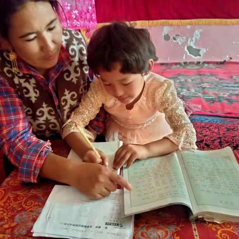 让读书引领家长 陪伴孩子共同成长 —— 塔吉克阿巴提镇小学家长陪伴孩子读书活动