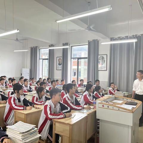 主题班会丨高一（4）班举行“奋斗不止步，做最好自己”主题班会