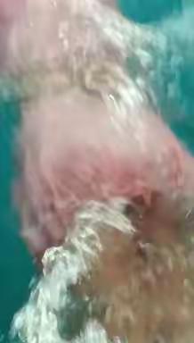 我是池阳小学二年级二班夏庆玲同学，我正在参加微实践体育运动游泳活动