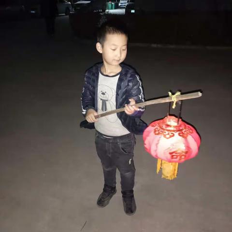 我是池阳小学二年级二班学生夏庆峰我正在参加池阳（微实践做中学）活动，元宵佳节