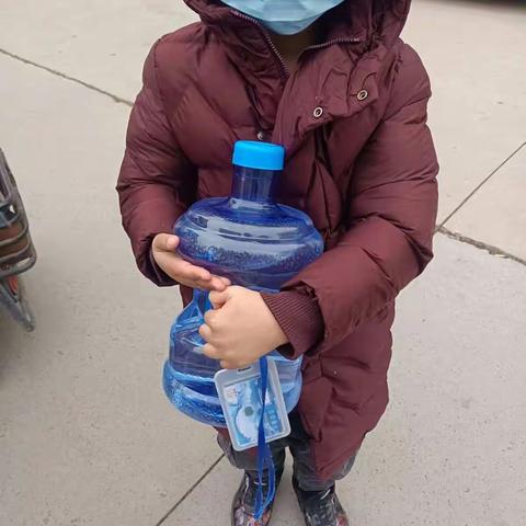 我是池阳小学三年级二班（夏庆峰）我正在参加微实践活动，劳动篇