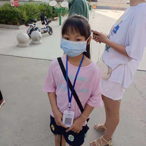 我是池阳小学二年级二班夏庆玲同学我正在参加微实践活动我是公益小天使