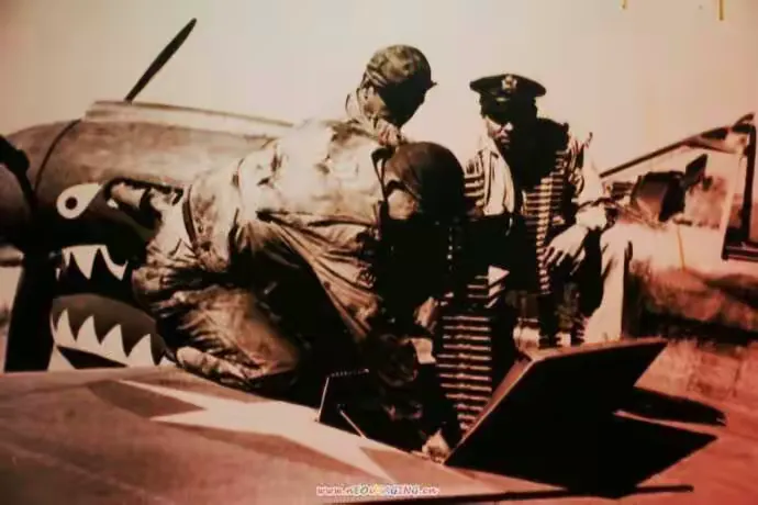 飞虎群英一一 二战美军飞虎队援华抗日纪实影集