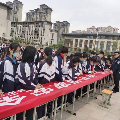 跨进校园，走进平安——农场派出所积极开展“国家安全教育日”宣传活动