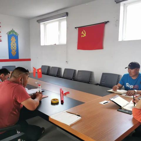 巴斯海嘎查召开团支部会议