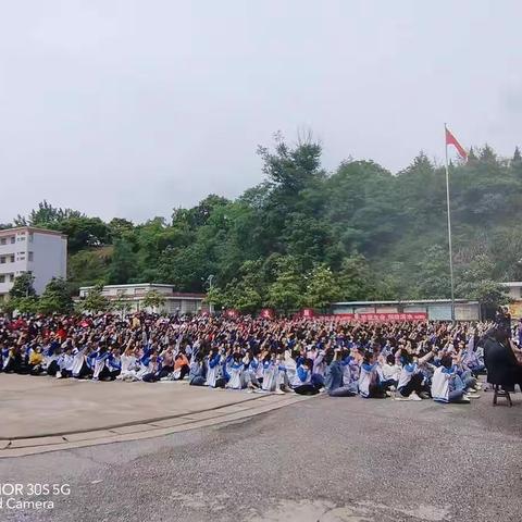 家校共育，静待花开——达权店中学举行大型感恩励志报告会