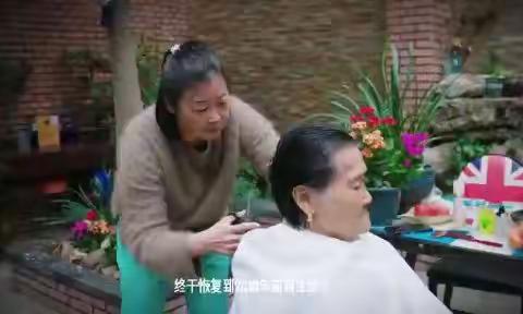 给妈妈剪头发