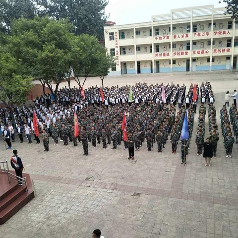 侯马市第五中学 新学年 新气象 （之二）升国旗 授班旗 班级特色展示