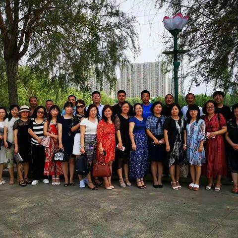 青春岁月的美好回忆，绽放的笑颜里，我们都不老。