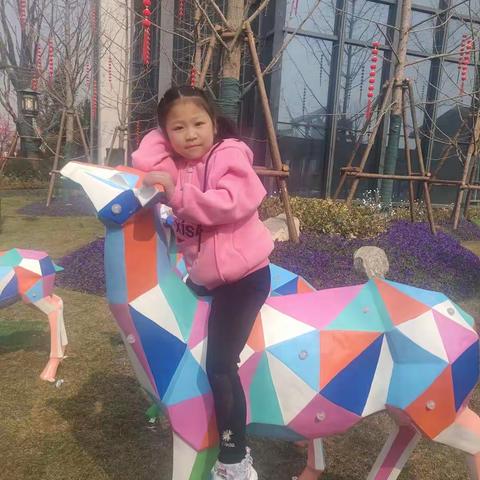 我是迟阳小学一年级，刘佳玉，我正在参加社会实践活动