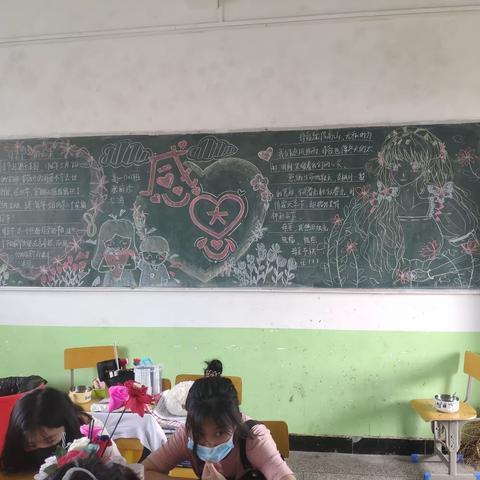 无私慈母爱，情系母亲节——高一秋季年级组感恩母亲节黑板报活动