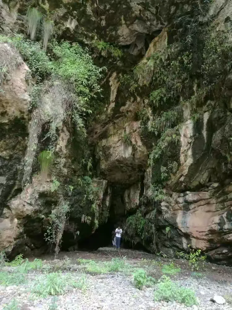 巧家牛鼻洞影视基地☝️从有梦的那一刻,我们就注定不离不弃。