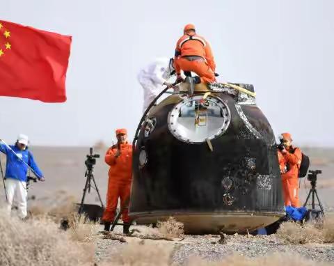 【灞桥教育 赵小德育】你好，太空——致敬中国航天特别线上升旗仪式
