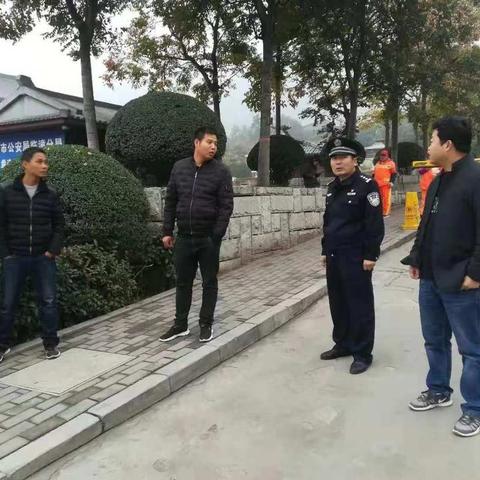 区旅发委旅游综合执法大队联合旅游警察等部门对大唐华清城的黑车野导进行打击