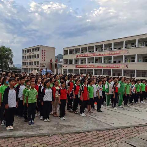 扬帆起航，圆梦花中                           ——中峰镇中心学校七年级新生培训活动