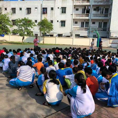 《助力建设自贸区，志愿服务我先行》新田小学学雷锋志愿服务月活动