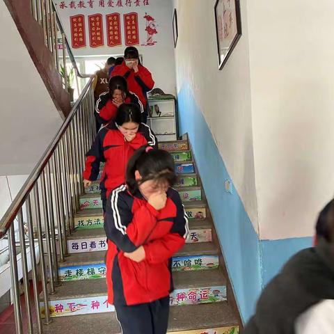 防火演练，筑牢安全防线——倪杖子中心小学防火安全演练