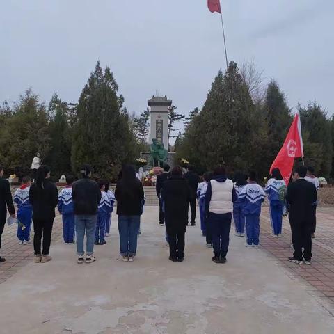缅怀革命先烈 传承红色基因—倪杖子中心小学清明节扫墓活动纪实