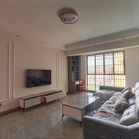 香槟城套三双卫精装新房子出租1300/月