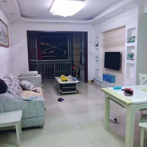 天池府邸电梯两套出租，1000/月，随时看房子。