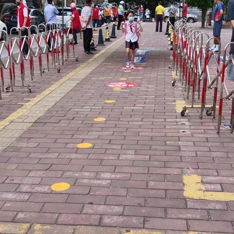 多方暖心守护，复学如期而至——湛江市霞山海景学校复学第一天纪实