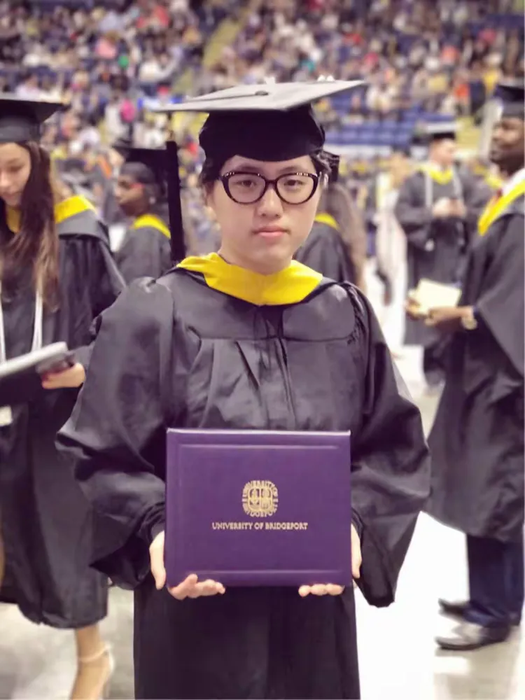 我用了3个学期，拿到了会计专业学士学位证书
