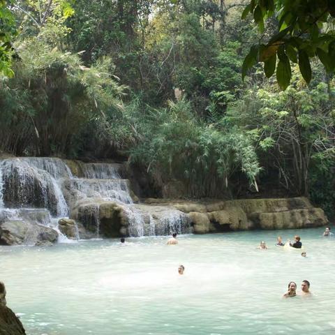 琅勃拉邦达光西瀑布