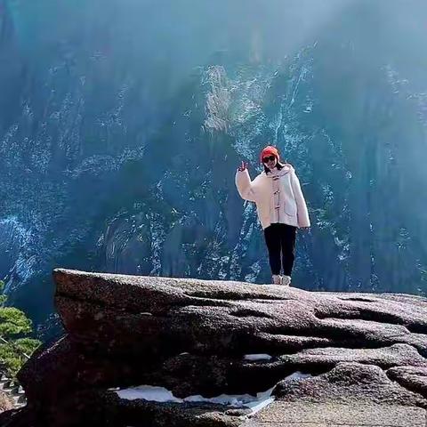 在黄山一美女与美景