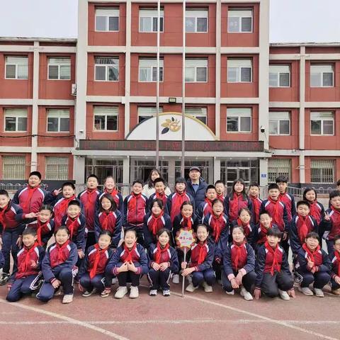 【太阳·升旗】四（1）中队《相约春天 共赴成长》主题升旗仪式