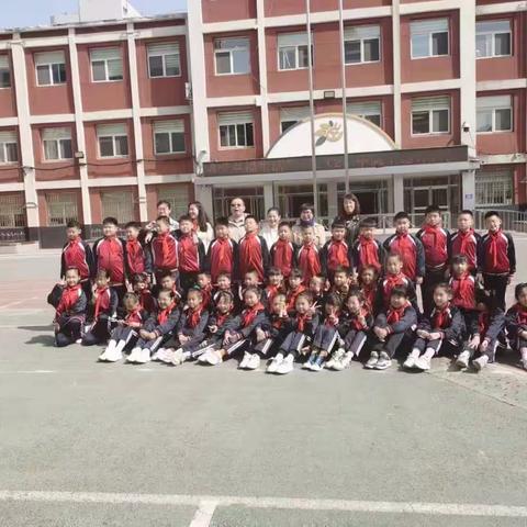 【太阳·升旗】三（2）中队《缅怀革命先烈 感受幸福生活》主题升旗仪式