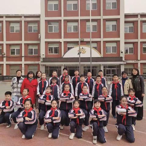 【太阳·升旗】《精彩中国梦  创客少年行》——太阳小学“英语创客社团”创新教育主题升旗仪式