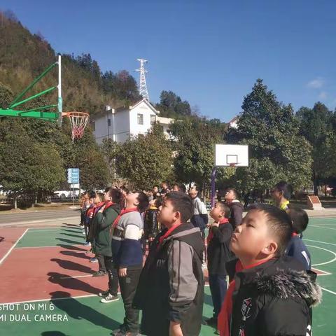 燃梦:记阳光希望小学篮球社训练日常