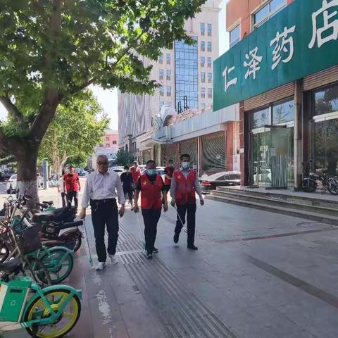 清洗城市家具  刷亮城市名片