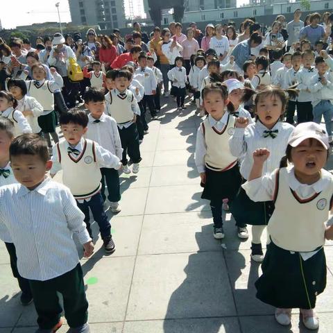 点点之家幼教中心2019年亲子运动会~中二班