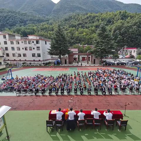 以梦为马，不负韶华——记高峰九一贯学校2022——2023年第一学期开学典礼