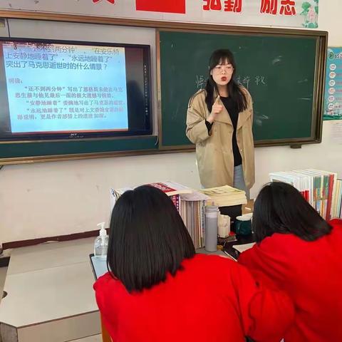 培树教师新典型，促进教育稳提升
