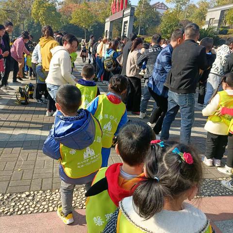 馨雅幼儿园"趣味登山乐，快乐亲子行"活动圆满成功