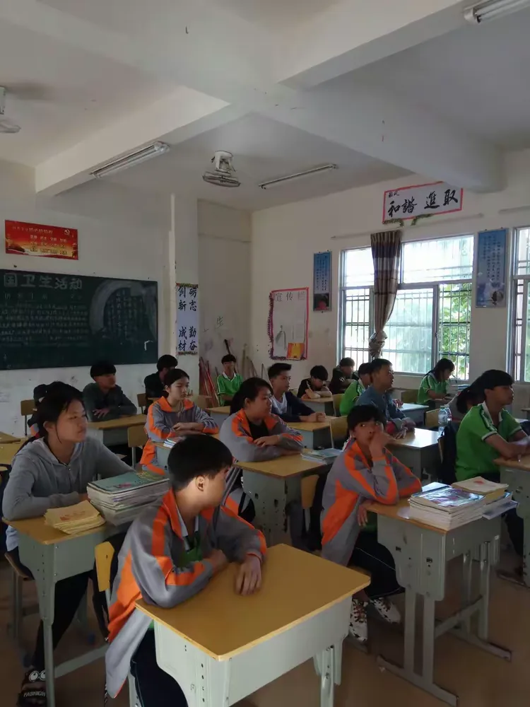 万宁市南林初级中学2018年以禁毒为主题的班会
