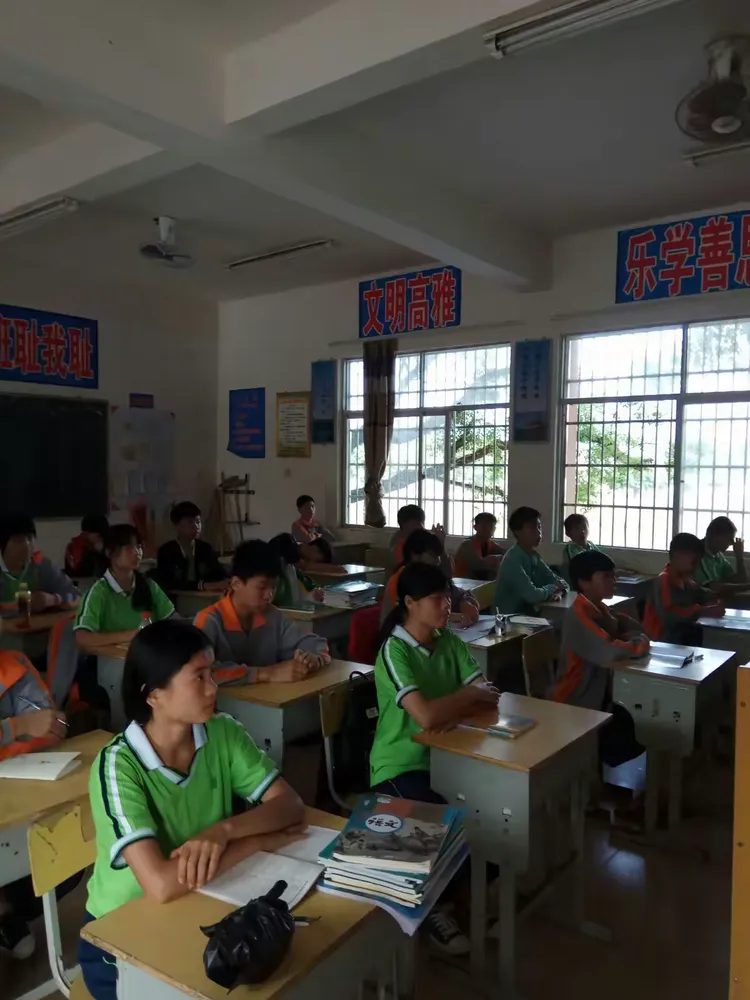 万宁市南林初级中学2018年以禁毒为主题的班会