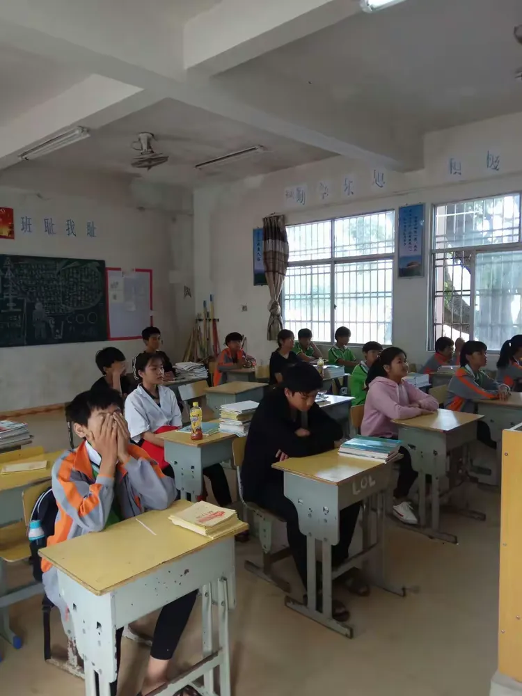 万宁市南林初级中学2018年以禁毒为主题的班会