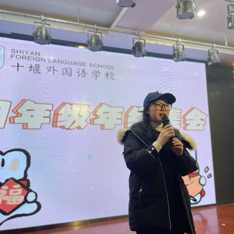 异彩纷呈展作业 百花齐放促成长——记十堰外国语学校四年级组“寒假作业小明星”评比活动