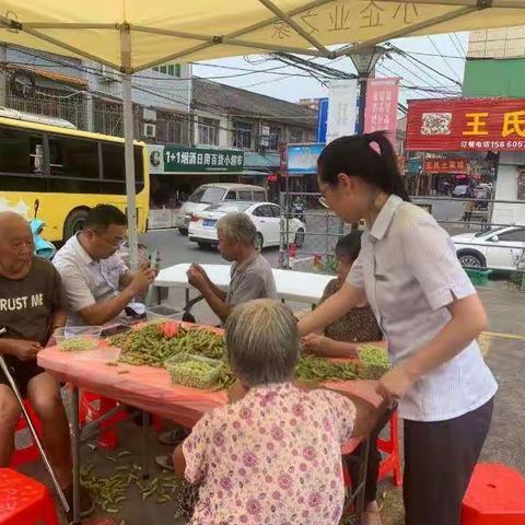 8月11日下陈支行三顶桥村活动