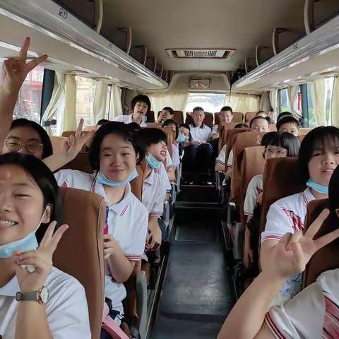 神兽训练日              ——记三明十中八年4班岩前军训