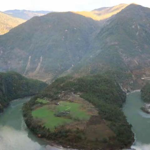 冬天的怒江，五颜六色