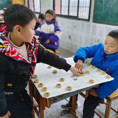 “以棋会友、棋乐无穷 ” ——利福塔小学象棋活动小组