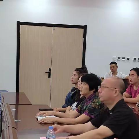 武安市腾宇孵化基地举办“心理与健康“活动