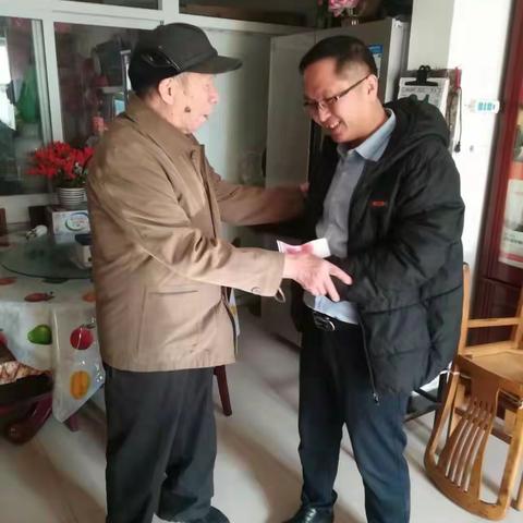 汇宁街社区慰问辖区道德模范，困难群众及困难党员